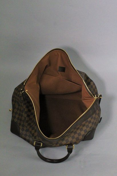 null 
LOUIS VUITTON



All Day" model travel bag, in checkerboard canvas and chocolate...