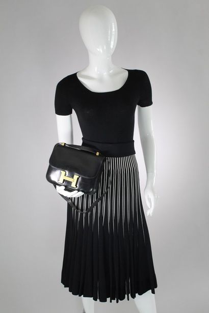 null 
HERMES (1972)











Bag " Constance " 23cm in black box, gold plated "...