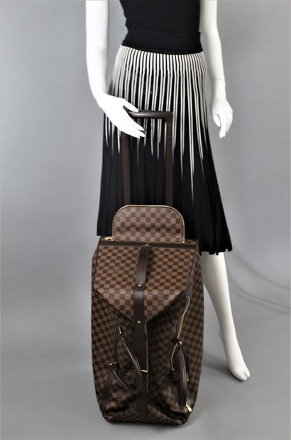 null 
LOUIS VUITTON



Travel bag model "Eole" with wheels, in checkerboard canvas...