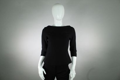 null DIOR (Uniform)



Black wool top with boat neck and three-quarter sleeves. Zipped...