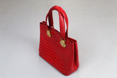 null GIANNI VERSACE COUTURE (circa 1990)



Handbag in red varnished calf with crocodile...