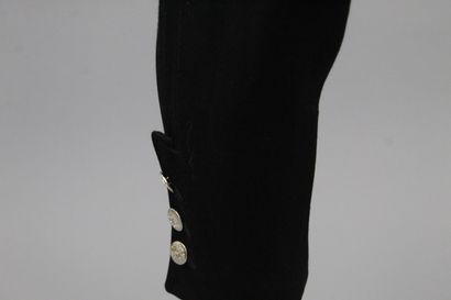 null CELINE



Carrot trousers in black wool blend, two Italian pockets and two fine...