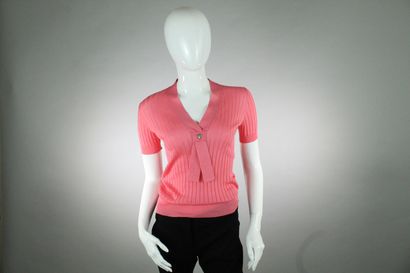 null GUCCI (par Frida Giannini)



Top en soie à manches courtes rose en maille fine....