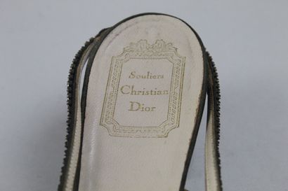 null CHRISTIAN DIOR SHOES (circa 1963)



Pair of pumps covered in black taffeta...