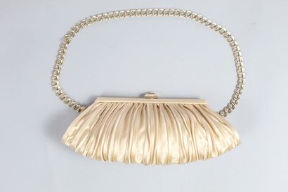  RODO 
 
Clutch bag in golden cream satin with retractable golden metal chain, pleated...