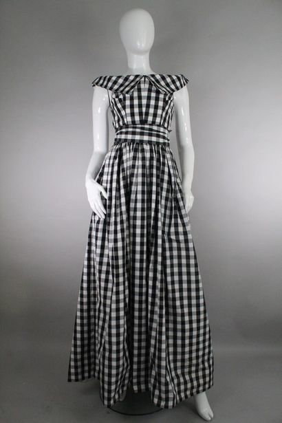 null FRANCOIS TAMARIN

Evening dress in black and white Vichy printed taffeta. 

Large...