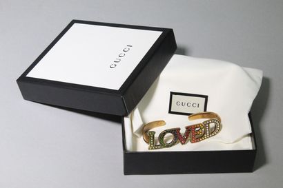 null GUCCI 



Hand ring in gilded brass with the number "LOVED", entirely paved...