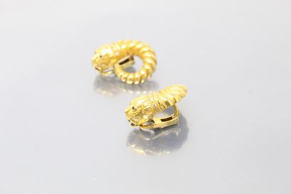 null ZOLOTAS

Pair of 18K (750) yellow gold ear clips featuring a twisted design...