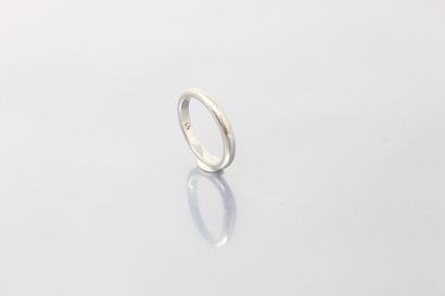 null CHAUMET

Platinum wedding band set with a brilliant-cut diamond inside the ring.

Signed...
