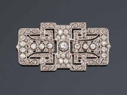 null Broche plaque en platine repercé orné de diamants taille ancienne et rose en...