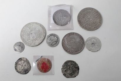 null 
Lot of eleven royal coins in silver and bronze:

- Gros de Louis XI

- Half...