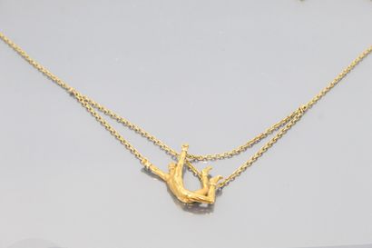 null CARRERA Y CARRERA

Pendant necklace in 18K (750) yellow gold depicting a nude...