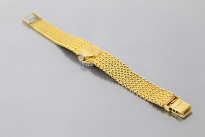 null UNIVERSAL

Montre bracelet de dame en or 18k (750). Boîtier rond avec lunette...