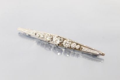 null Broche barrette en or gris 18K (750) serti de diamants de taille ancienne, demi-taille...