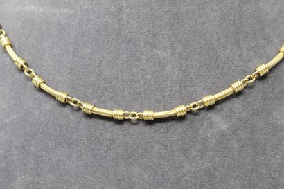 null Long necklace in 18K (750) yellow gold 

Probable transformation 

Boar's head...