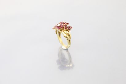 null VAN CLEEF & ARPELS

Hawaii" ring in 18K (750) yellow gold and platinum, composed...
