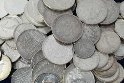 null 
Lot of silver coins and tokens including:

- 3 18th century tokens

- 1 thaler...