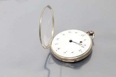null ANONYMOUS

Early 19th century.

Silver watch. Round case on hinge, smooth back,...