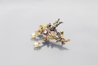 null An 18K (750) silver and yellow and rose gold naturalistic brooch depicting a...