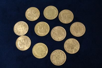 null 
Lot de onze pièces en or comprenant : 

- 2 x 20 francs Napoléon III tête nue...