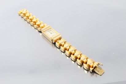 null ROLEX

Montre bracelet de dame en or rose 18K (750). Boîtier rectangulaire encadré...