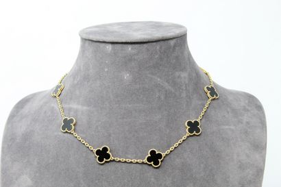 null VAN CLEEF & ARPELS

Alhambra half-set in 18K (750) yellow gold and onyx consisting...