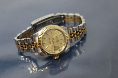 null ROLEX 

Datejust

Ladies' wristwatch in 18k (750) gold. Crown and back screwed....