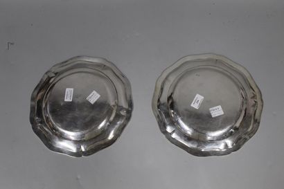 null Pair of round silver dishes (950) with a border of contours and mouldings of...