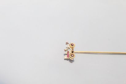 null 18K (750) rose gold and platinum tie pin featuring a car set with rose-cut diamonds...