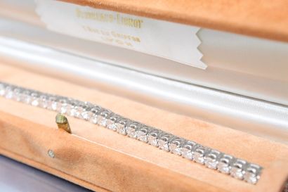 null Bracelet « rivière » en or gris 18K (750) serti de diamants taille brillant.

Poinçons...