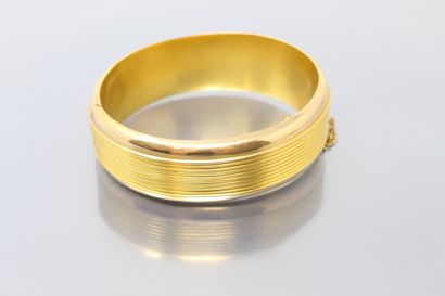 null Bracelet rigide ouvrant en or jaune 18K (750) lisse et rainuré, chaînette de...