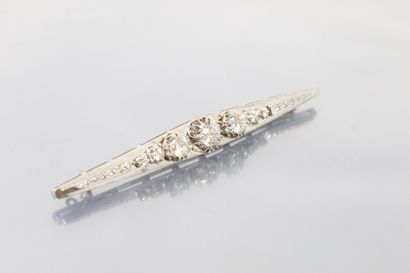 null Broche barrette en or gris 18K (750) serti de diamants de taille ancienne, demi-taille...