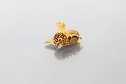null 18K (750) yellow gold bumblebee brooch with cabochon rubies in the eyes.

Circa...