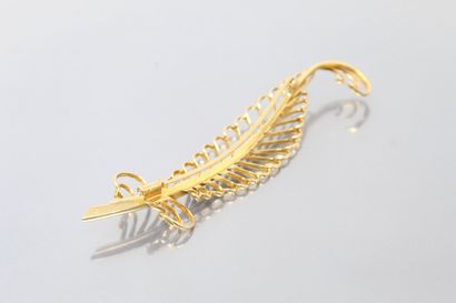 null Leaf" brooch in 18K (750) yellow gold wire

Marked with an eagle's head.

Size:...