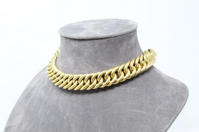 null Half-set of a choker necklace and bracelet that can be transformed into a longer...