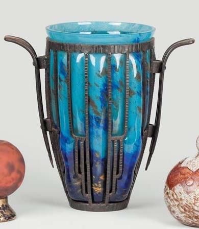 DAUM & MAJORELLE Louis (1859 -1926) Vase conique. Épreuve de tirage industriel réalisée...