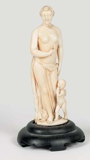null Statuette en ivoire sculpté de Venus et l'Amour du XIXe siècle Il s'agit d'une...