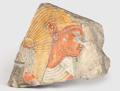 null Relief attribué à Ramsès II Il est de profil vers la droite, dans l'attitude...