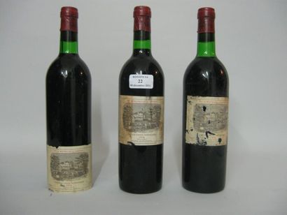 null 3 Bouteilles CH. LAFITE-ROTHSCHILD, 1° cru, Pauillac -- 1976 -- (1 ela, 1 J...