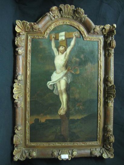 École FRANÇAISE du XVIIe siècle Christ en croix Huile sur toile; rentoilage. Marouflée...