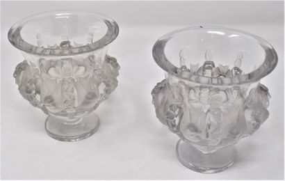null LALIQUE France

Paire de vases modèle Dampierre en cristal à décor d'hirondelles.

H.:...