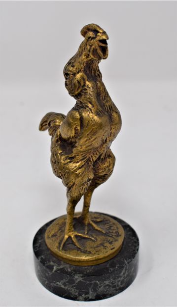 null Trois bronzes :

- presse-papier figurant un moineau, d'ap. COMOLÉRA Paul (1818-c.1897)....