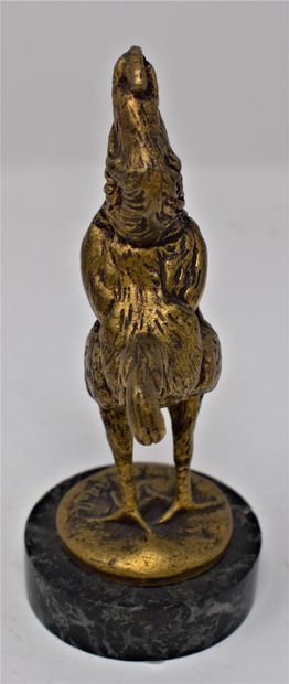 null Trois bronzes :

- presse-papier figurant un moineau, d'ap. COMOLÉRA Paul (1818-c.1897)....
