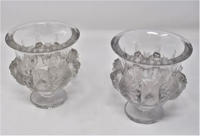 null LALIQUE France

Paire de vases modèle Dampierre en cristal à décor d'hirondelles.

H.:...