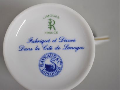 null LIMOGES, Raynaud « Tout- Fou », XXe siècle

Service en porcelaine de Limoges...