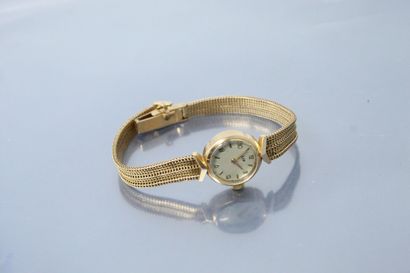 null 
LIP 




Montre bracelet de dame, boîtier rond en or jaune 18K (750), cadran...