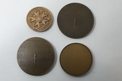 null Lot composé de quatre médailles en bronze représentant Rouget de l'Isle (deux...
