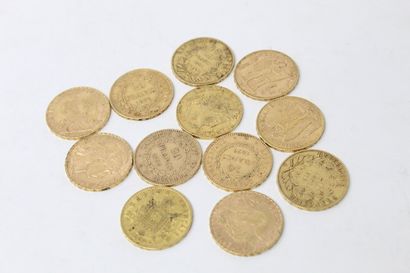 Lot de douze pièces en or de 20 Francs composé...