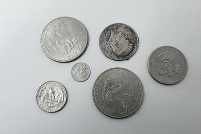 null Pièce half dollar 1965 en argent (trace de soudure) on y joint quatre pièces...