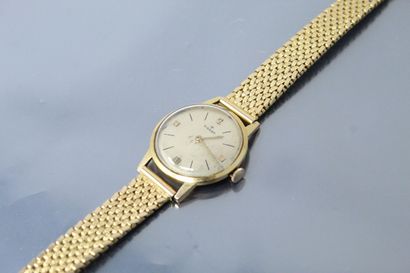 null TISSOT 

Montre bracelet de dame en or jaune 18k (750), boîtier rond, index...